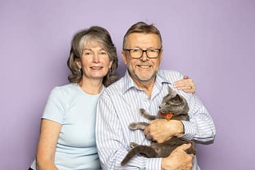 family photoshoot with cat in Hamilton, ON.