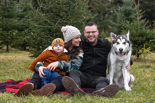 family and dog christmas mini session