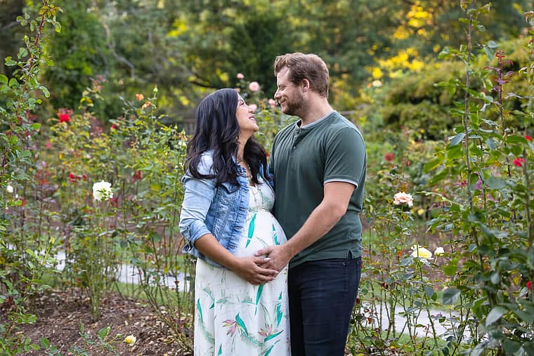 maternity family photoshoot in Oakville, Ontario